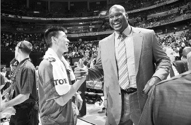 林书豪走红享NBA总裁待遇 球迷花万元见其5分