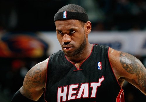 詹姆斯刷新历史得分榜 一战将两大传奇甩身后