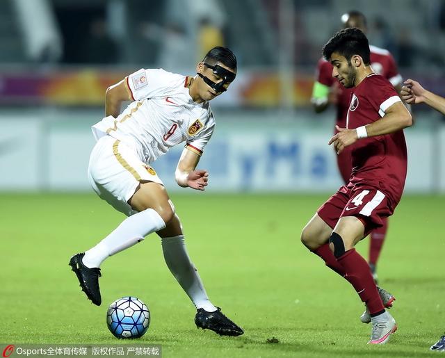 张玉宁妙传助攻吴兴涵破门 边裁举旗越位在先