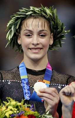 罗马尼亚女子体操名将复出 雅典曾勇夺三金