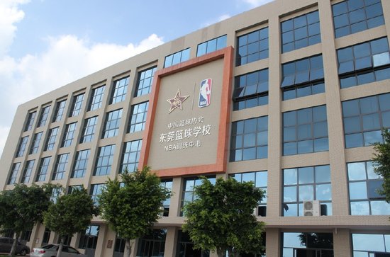 篮球 商业合作 正文 暑期来临,2012东莞篮球学校·nba (微博) 训练