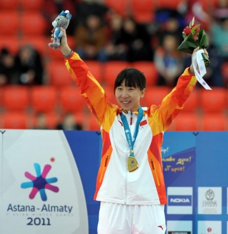 速度滑冰女1500米王霏蝉联冠军 刷新亚洲纪录