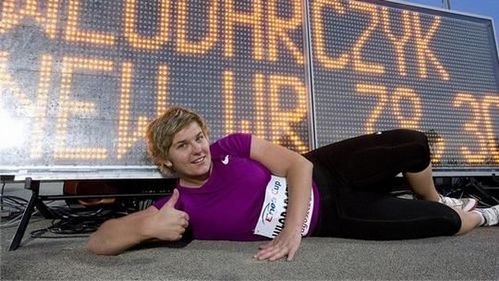 波兰女将刷新链球世界纪录 将原纪录提高34cm