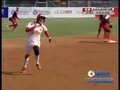 视频：垒球附加赛 中华台北二垒手失误出局