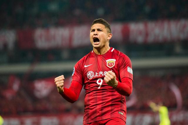 胡尔克埃神火力全开战恒大 上港最强阵容登场