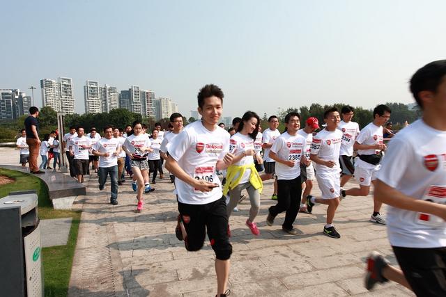图片:2014阿森纳慈善跑中国站的感动瞬间