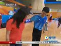 视频：美女记者与体育舞蹈队教练共舞