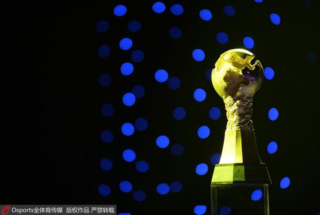 中超颁奖:斯帅高拉特分获最佳 新人奖终空缺