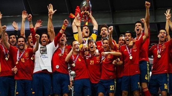 巴萨群星助西班牙4比0夺冠