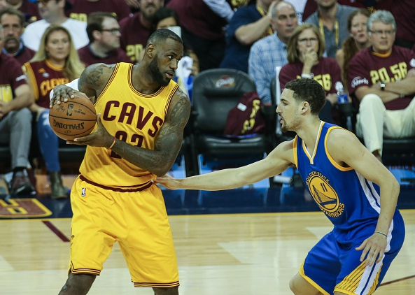 NBA总决赛战至第四场 勇士狂胜库里解密变阵