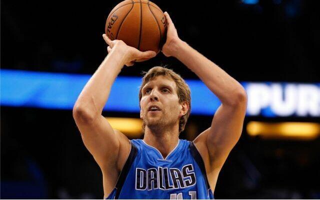 德克自曝高效罚球秘诀:边唱歌边罚球就能全中