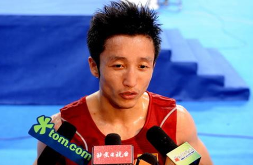 中国首个拳击奥运冠军即将成就世界职业拳王