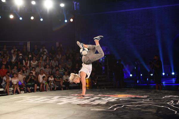 第三届红牛花式足球世界杯北京 总决赛瑞典选手奇袭夺冠 - 酒鬼体育网