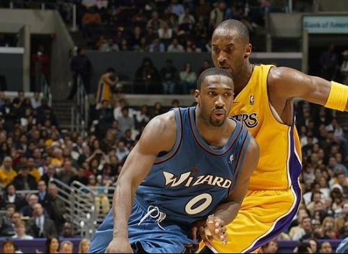 科比:签阿里纳斯没坏处 加索尔:我们不需要