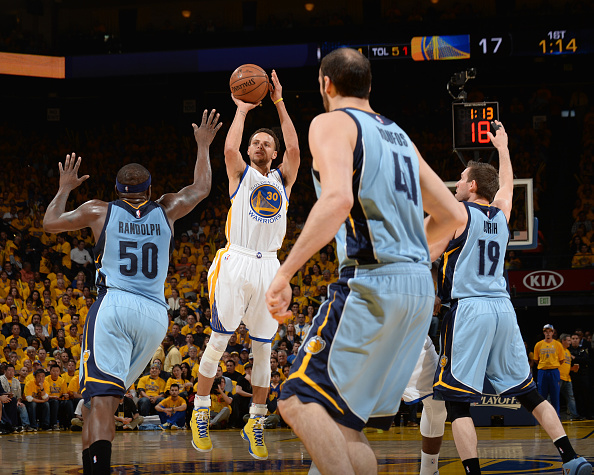 勇士吊打灰熊3-2拿赛点主场 雷阿伦库里里程碑