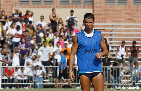 皇马训练C罗精彩瞬间 穆帅即将决定球员名单