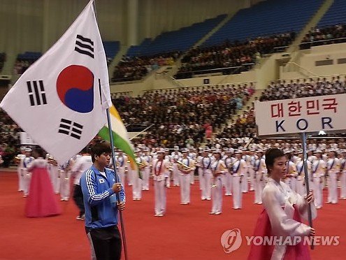 亚洲杯举重锦标赛开幕 韩国运动员举国旗进场