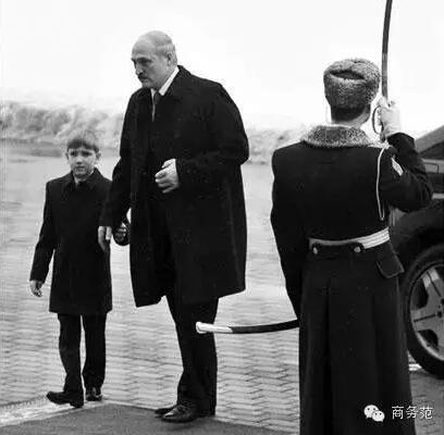 总统老爹当冰球陪练 白俄罗斯小王子苏遍宇宙