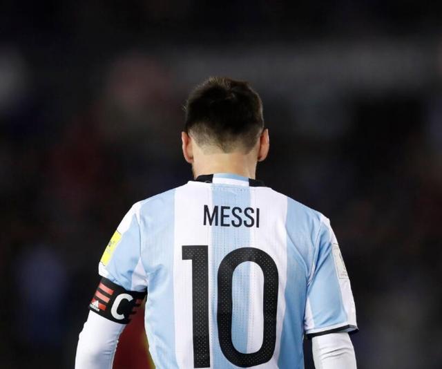 阿根廷名宿:梅西在巴萨和国家队都过的不开心