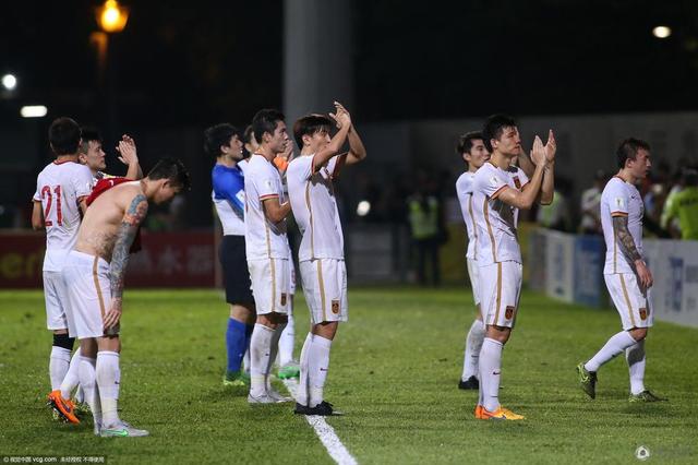  杨旭 爆粗口回击球迷骂声:别在键盘前瞎BB!_体