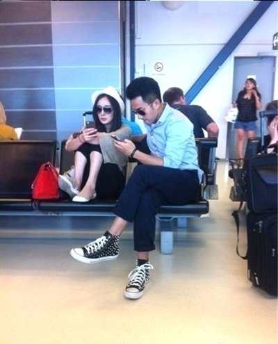 杨幂穿鞋子的照片图片