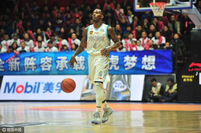 辽篮防守拖后腿 新疆亚当斯10次助攻串联全队