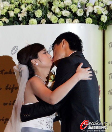 4.26体育微博摘编：谢亚龙妹妹发公开信求助 