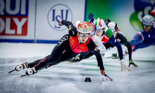 短道世界杯武大靖遭阻挡 韩选手绝杀中国两将