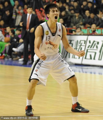 辽宁全场高呼一人名字 郭少:防jr找到了自信