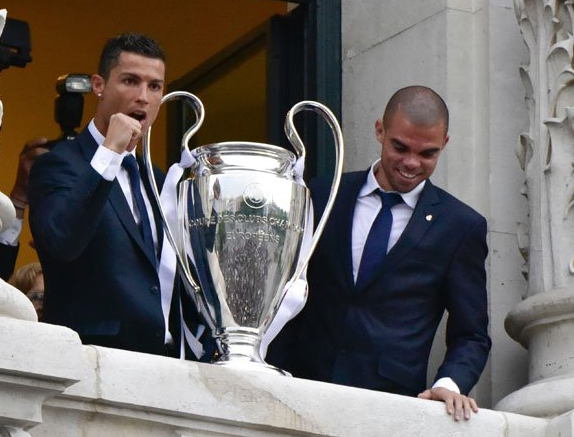 欧洲金满贯!C罗佩佩站欧洲之巅 皇马喜大普奔