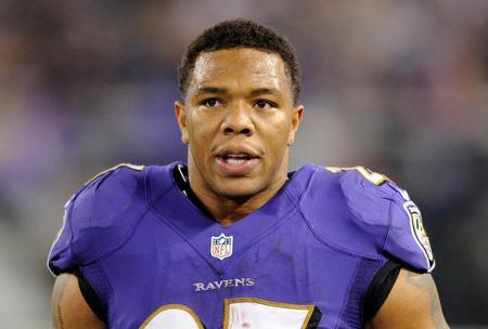 前巴尔地摩乌鸦跑卫雷-莱斯(ray rice)距离可能回到nfl迈出了巨大的一