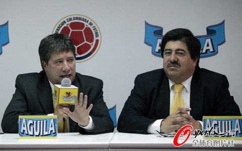 图文:哥伦比亚队召开发布会 宣布新任主教练