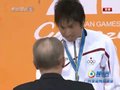 视频：国际奥委会主席罗格为游泳冠军颁奖