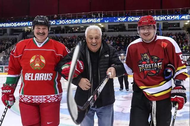 中国首次参加白俄罗斯总统杯 八国交流冰球文化