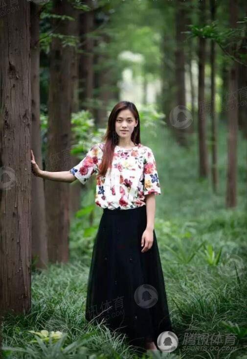 刘翔女友吴莎艺术写真照曝光 花丛中属她最美