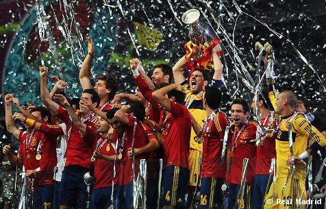 西班牙4-0意大利卫冕 皇马五猛将捧得欧洲杯