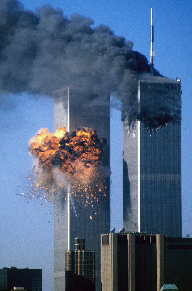 911恐怖事件飞机冲向世贸大厦瞬间