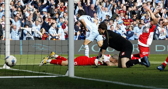 2012足坛10经典:无敌梅西 西班牙大赛三连冠