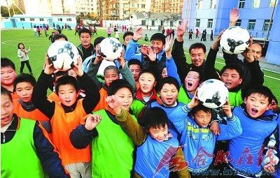 观合肥校园足球3年变化 基层足球教练仍欠缺