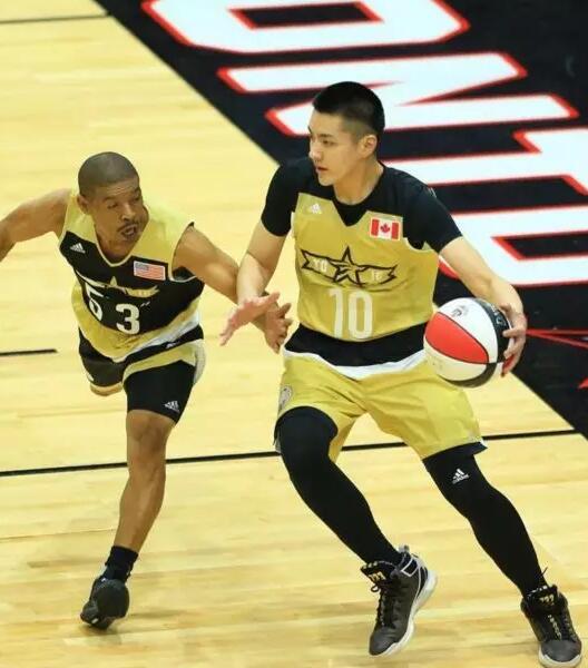 NBA球员弹琴哪家强 乔丹上榜书豪拉小提琴帅爆