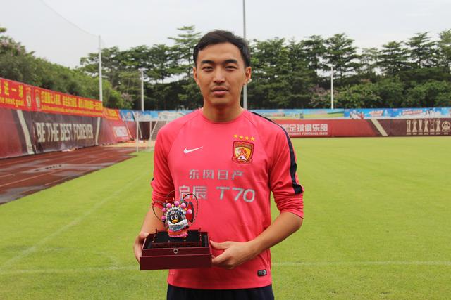 专访冯潇霆:里皮未干涉卡帅 留洋续约?明年定