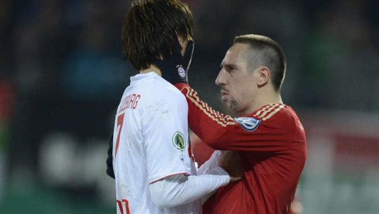 德国杯-10人拜仁2-0晋级 戈麦斯建功刀疤染红