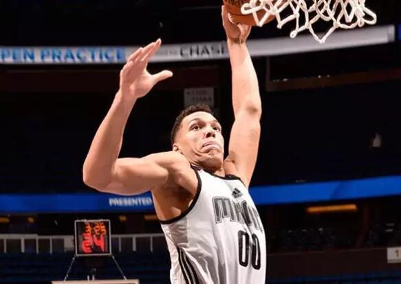 NBA球员弹琴哪家强 乔丹上榜书豪拉小提琴帅爆