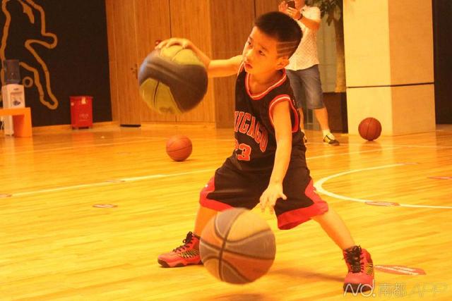 5岁篮球神童开始准职业训练 网友:百年一遇