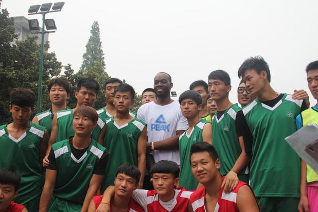 神鸟演绎三顾茅庐 助力匹克篮球赛襄阳站