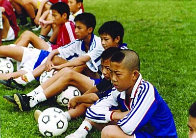 中韩青少年足球交流赛揭幕 抓基础为振兴国足