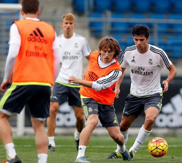 传承!齐达内儿子与一线队合练 获贝大师青睐