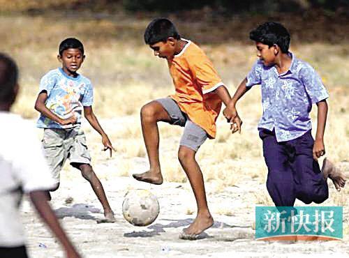 别笑马尔代夫国家小 咱中国的足球人口也不多