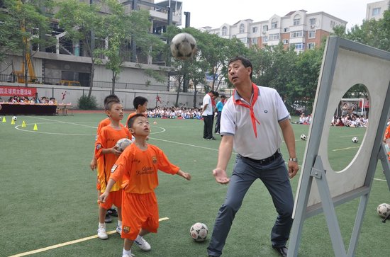 天津互助道小学足球文化周建绿茵足球兴趣组