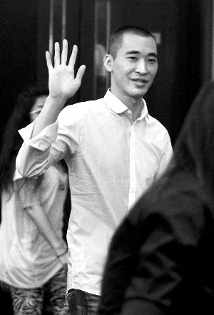 众明星出席姚明慈善晚宴 章子怡贡献微笑与合